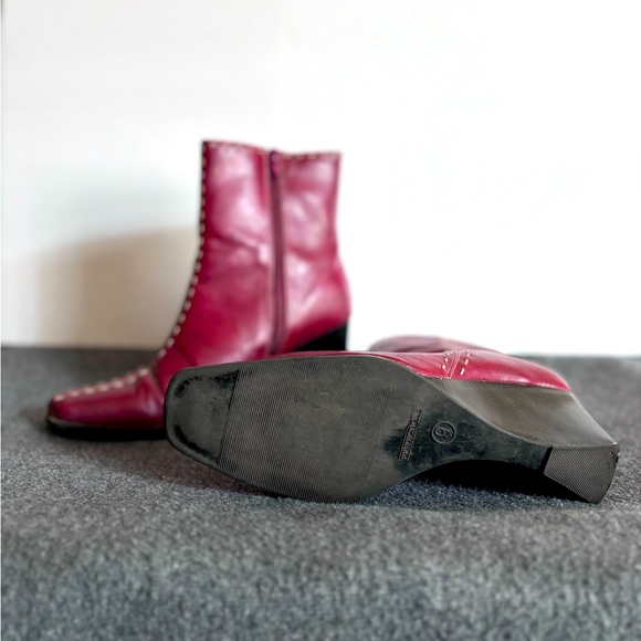 Predictions ankle boots, Burgundy, Stitch design, Wedge heel. Size 9 - Picture 3 of 3